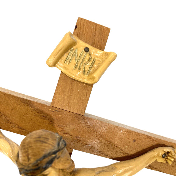 Vintage Italian Fontanini Jesus on Cross Crucifix On Wood Wall Hanging Religious - Picture 6 of 8